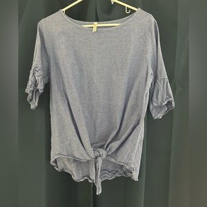 Blue blouse ties in the front! Women’s Medium, can fit like a large